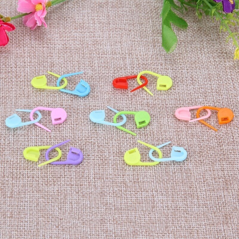 100Pcs / Bag  Mini Cute Paper Clips Case Knitting Crochet Locking Stitch Plastic Markers Cute Clips