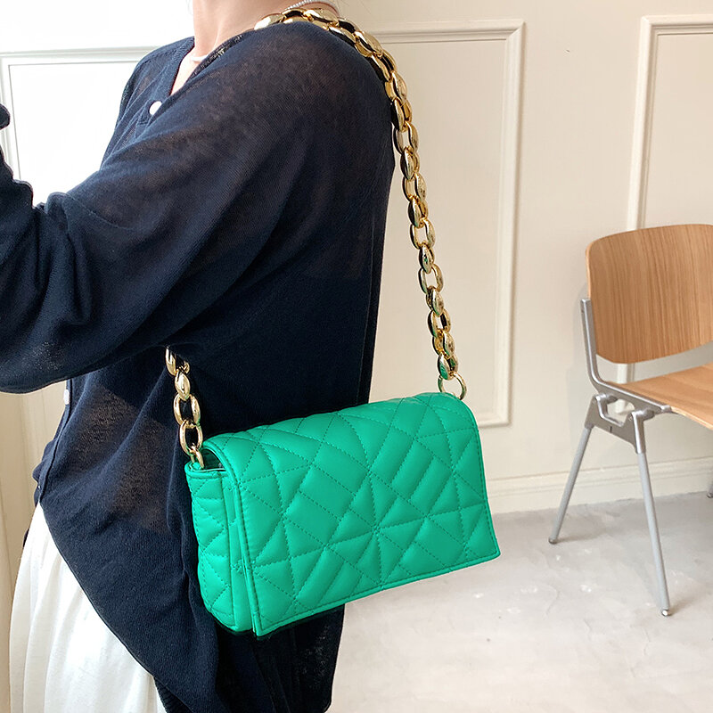 Bolso de hombro acolchado con cadena gruesa para mujer, cartera de mano con solapa de mano, de marca de diseñador, Color sólido, 2022