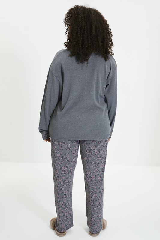 Trendyol Knitted Pajamas Set THMAW22PT0389