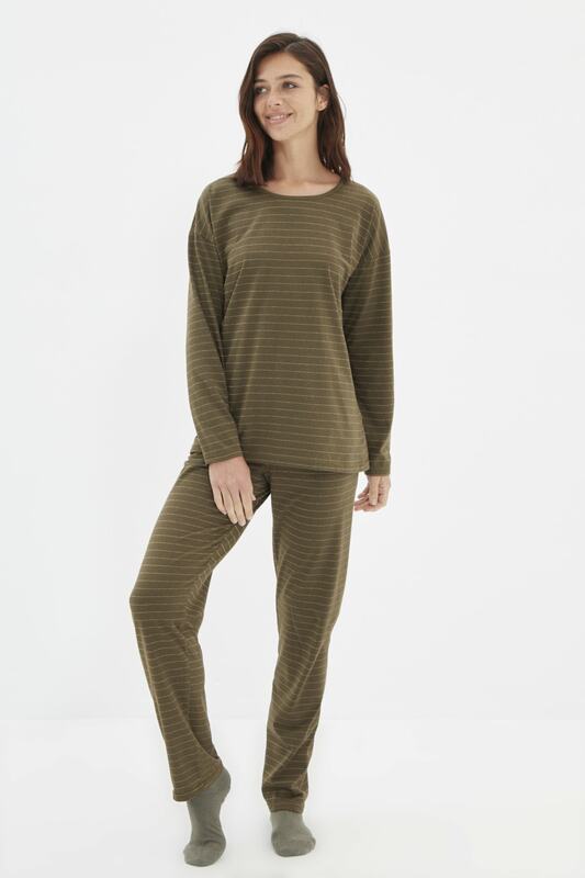 Trendyol-Conjunto de pijama de punto a rayas, color caqui, THMAW22PT1436