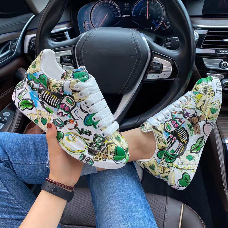 Sneakers Fashion Soft Platform Graffiti Casual Shoes Classic Girls Streetwear Trainers 2022 Spring Autumn New Women Canvas Shoes