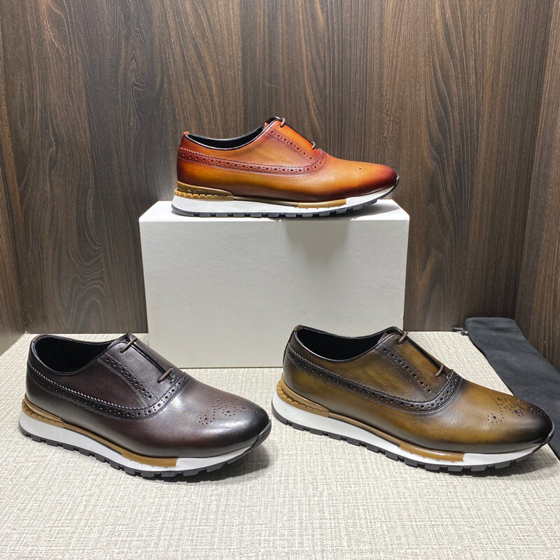 O novo estilo de sapatos casuais estelares é feito de couro, e os novos sapatos de corte de diamante são elegantes e vanguardistas,