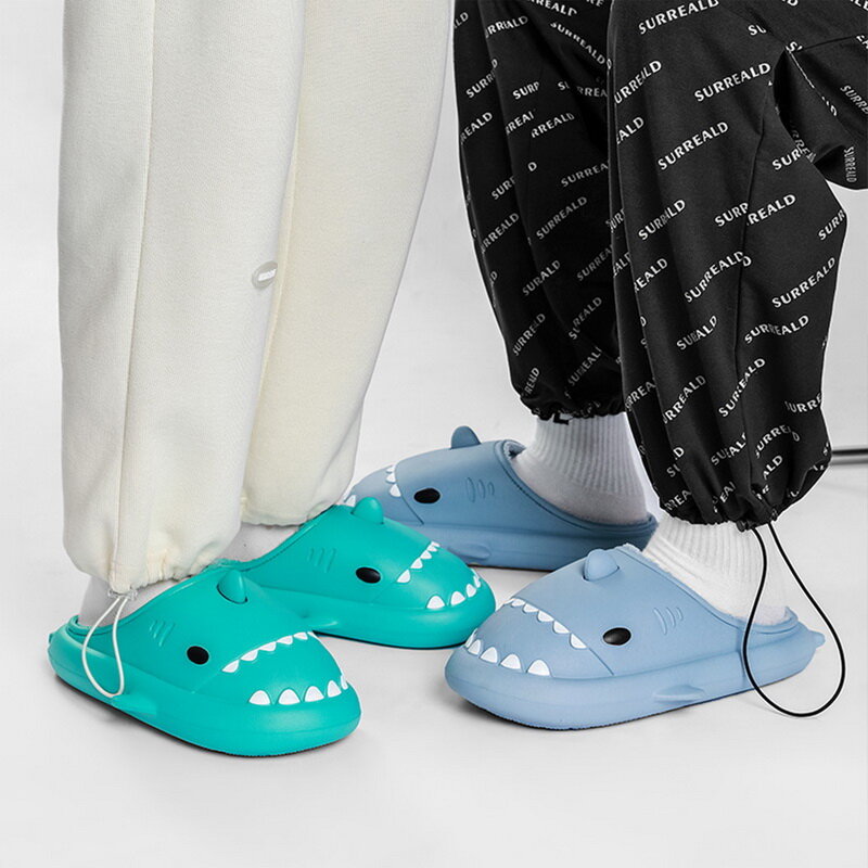 冬のサメのスリッパ,男性と女性のための防水ビーチサンダル,カップルのための豪華で暖かい,滑り止めの厚いソールの靴