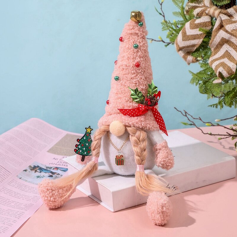 クリスマスピンクの耳のない人形のおもちゃ新年の装飾と家具の贈り物