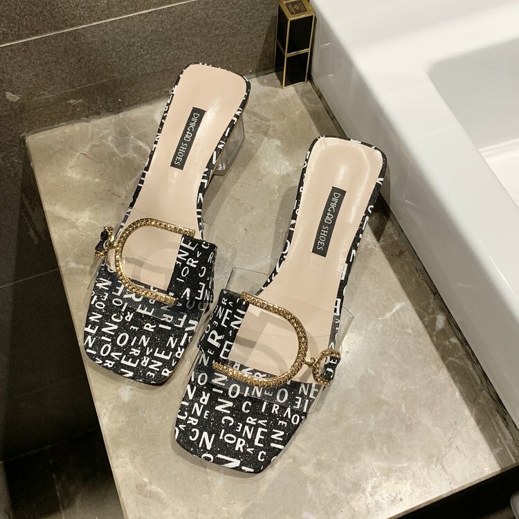 Lato nowoczesny przezroczysty sandały damskie szpiczasty nosek kryształowy szpilki Sexy czarne złote buty z wystającym palcem kapcie ubrania imprezowe