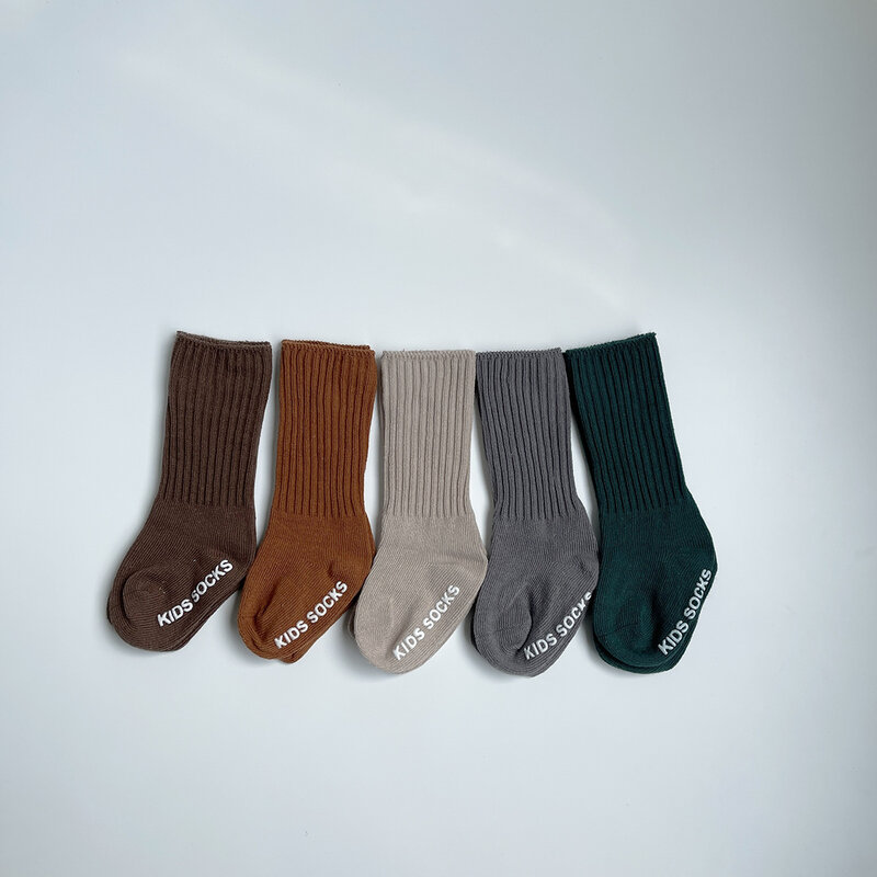 5 paia di calzini per neonato in cotone per bambini accessori per vestiti invernali per bambini calzini per bambini in cotone con lettera per l'autunno 2022