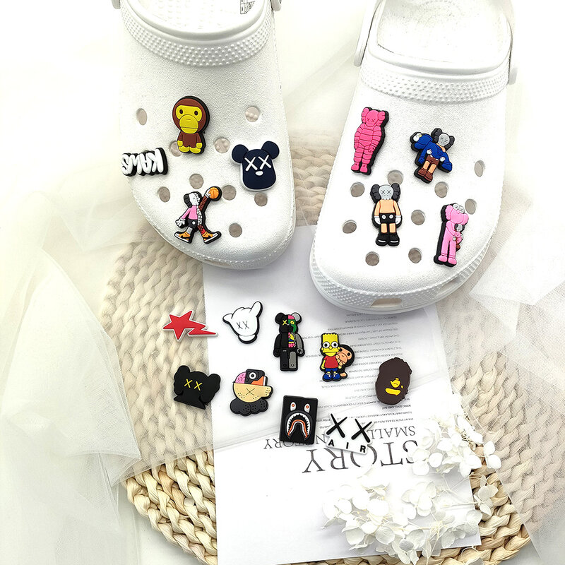 18 pz/set Cartoon Cute Shoe accessori Cute DIY shoe charms sandali PVC Croc charms JIBZ regali per bambini Unisex