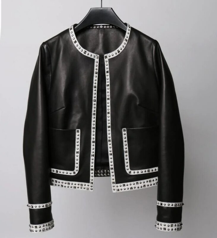 Casaco de grife punk italiano com rebites, casaco curto cravejado com couro genuíno, pele de ovelha de corte fino, luxo feminino