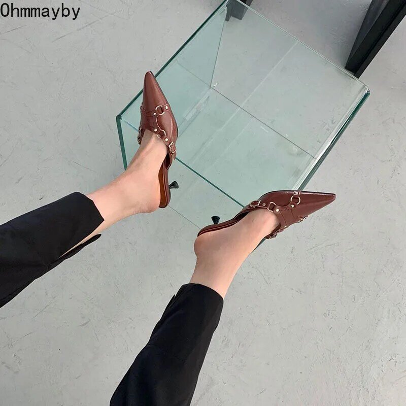 2022ออกแบบใหม่ Rivet ผู้หญิงส้นรองเท้าแตะผู้หญิง Pointed Toe Elegant บนตื้น Mule Catwalk รองเท้าผู้หญิง