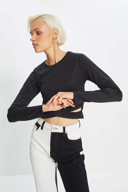 Trendyol Uitgesneden Detail Crop Gebreide Blouse TWOAW22BZ0701