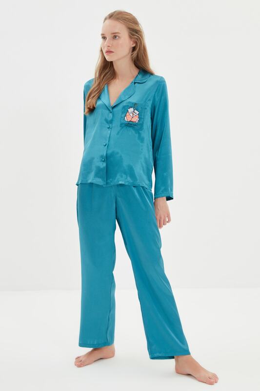 Trendyol bordado detalhe cetim tecido pijamas conjunto thmaw22pt1154