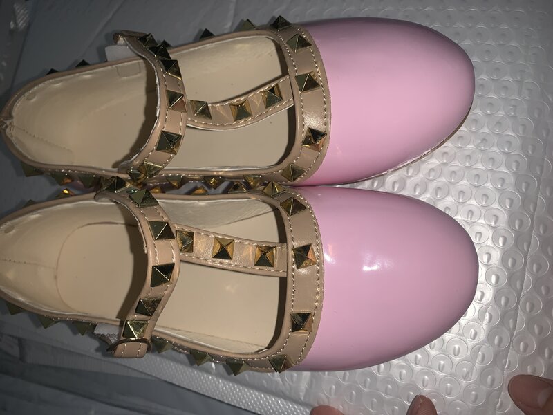 2021ใหม่ล่าสุดรองเท้าแตะ Rivets เดียวรองเท้าเด็กหนังรองเท้าเด็ก Nude รองเท้าแตะหญิงแบนเจ้าหญิงรอง...