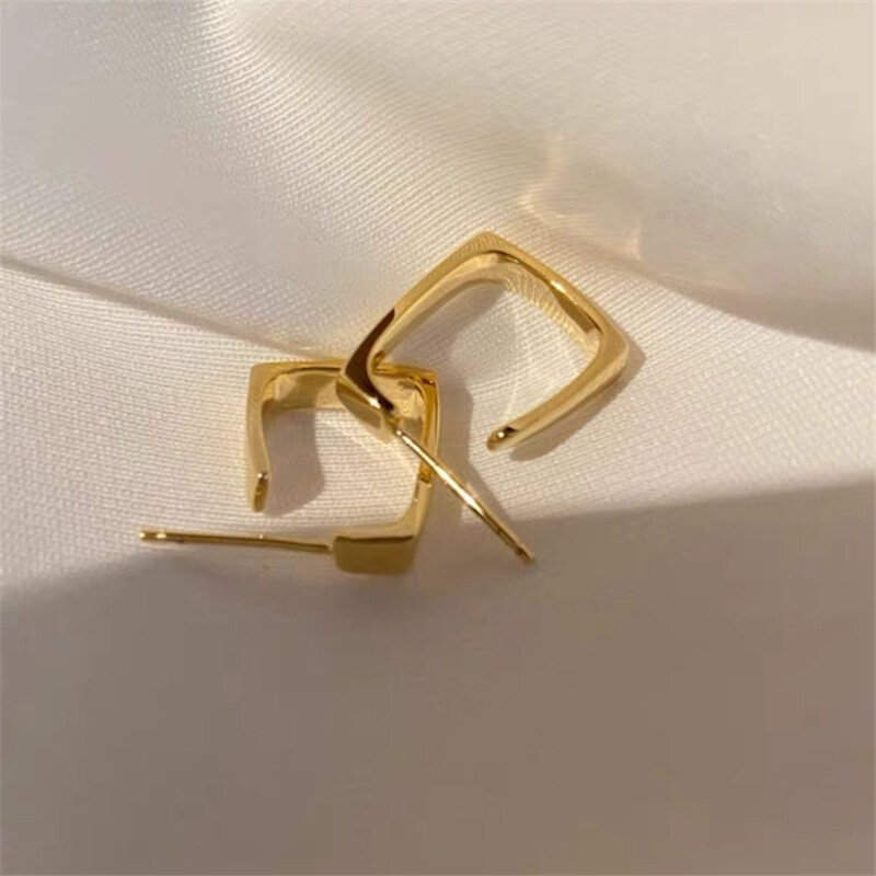 S925 실버 바늘 한국의 새로운 광장 디자인 기질 광택 스터드 귀걸이 여성 파티 선물 귀걸이 도매