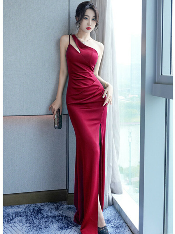 Evening Dress Light Luxury Niche Design Sense Temperament Package Hip Oblique Shoulder Fishtail Model Presided Over Long Dress