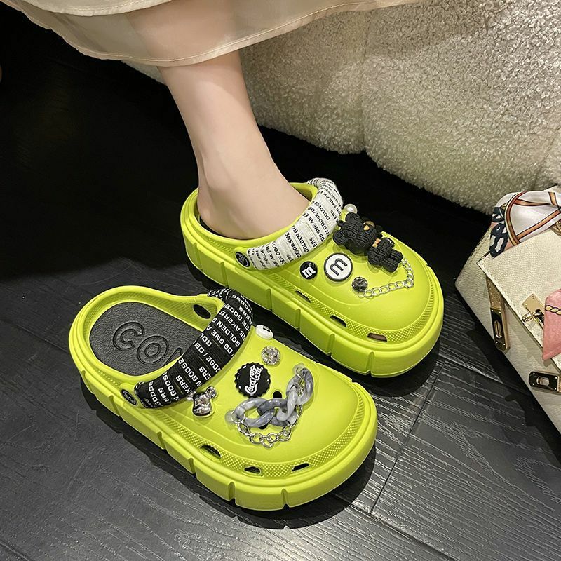 Zapatos con agujeros de oso y cadena para mujer, zapatillas antideslizantes de suela gruesa con dibujos animados, sandalias de dos prendas de vestir de verano, novedad de 2022