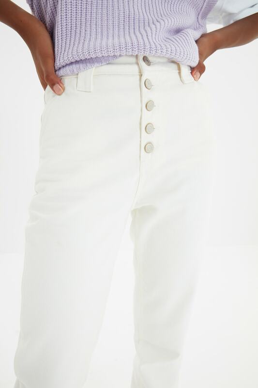Trendyol trotting botão frontal detalhado cintura alta bootcut jeans twoaw22je0128