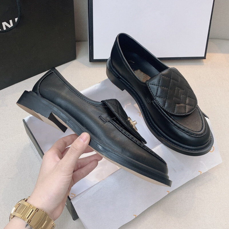 2022 Nieuwe Luxe Loafers Schoenen Vrouw Merk Omgeslagen Rand Ondiep Mond Instappers Vrouwelijke Echte Lederen Enkele schoen