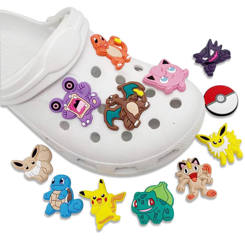 1Pcs Charms รองเท้าร้อนอะนิเมะเกม Pokemon อุปกรณ์เสริมรองเท้า Croc ตกแต่ง Pikachu แฟชั่นสำหรับสาวเด็กของขวัญ PVC ป้าย