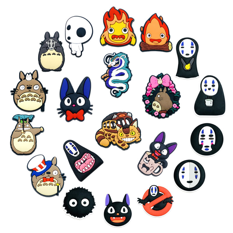 漫画ブラックゴースト猫シューズチャーム、日本のPVCサンダル、バックルの装飾、リストバンド、アクセサリーフィット、jibzギフト、1〜20個