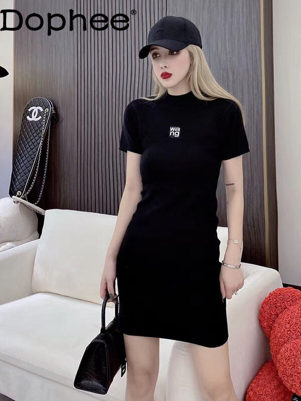 Модное трикотажное мини-платье с коротким рукавом и надписью, с воротником «хомут», Новинка лета 2022, облегающее приталенное черное облегающее платье на бедрах