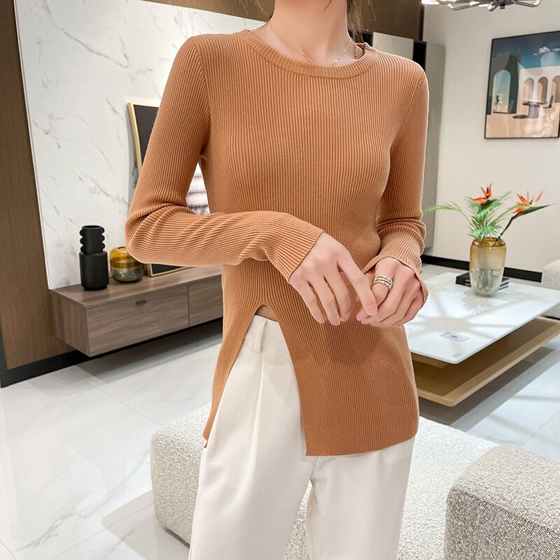 둥근 목 스웨터 여성의 봄과 여름 새로운 풀오버 니트 바닥 셔츠 디자인의 감각과 틈새 슬릿 얇은 상단