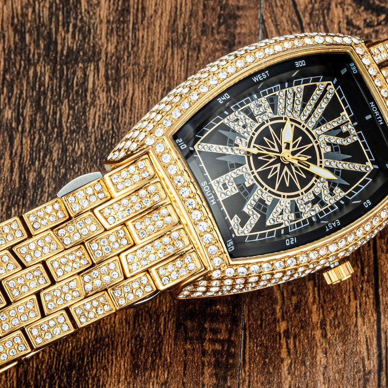 Unikalne Tonneau Iced Out zegarek dla mężczyzn w pełni błyszczące diamenty męskie zegarki Hip Hop zegarek kwarcowy człowiek 18k złota Reloj Hombre prezent