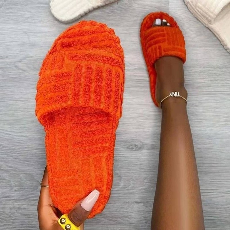 2021Faux futro domowe kapcie puszyste kobiety slajdy komfort Furry sandały na płaskim obcasie kobiece urocze kapcie buty dla kobiety kryty klapki