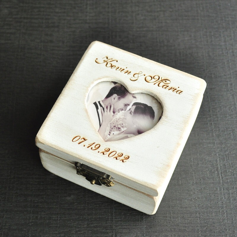 Niestandardowe pudełko na pierścionek ślubny ze zdjęciem uchwyt pierścieniowy na ślub grawerowane Vintage drewniany pierścień na okaziciela pudełko na pierścionek zaręczynowy pamięć prezent