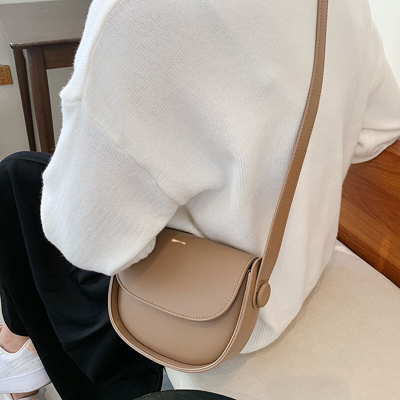 Autumn2021new 패션 숙녀 럭셔리 고품질 복고풍 서양식 어깨 가방 간단한 단색 크로스 바디 안장 가방 여성