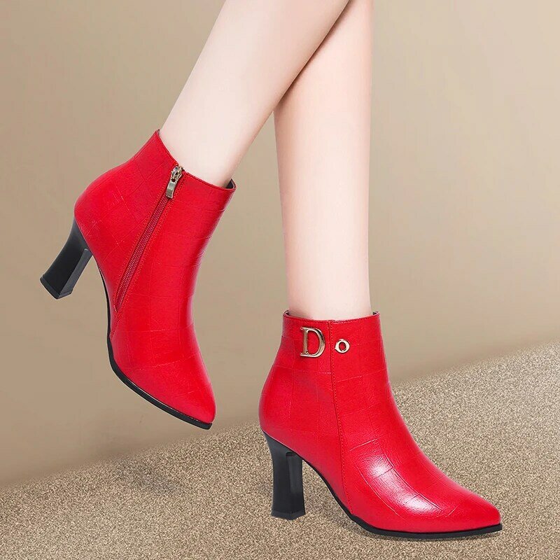 Mulheres botas de casamento vermelho 2021 nova moda de couro genuíno tamanho grande 43 botas de tornozelo feminino mid-heel apontou senhoras botas