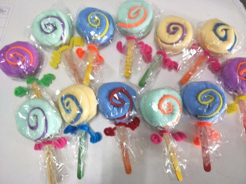 15 sztuk śliczne Mini Lollipop myjka dziecięca ręcznik świąteczny wesele świąteczny prezent losowo kolorowy ręcznik w kształcie cukierków
