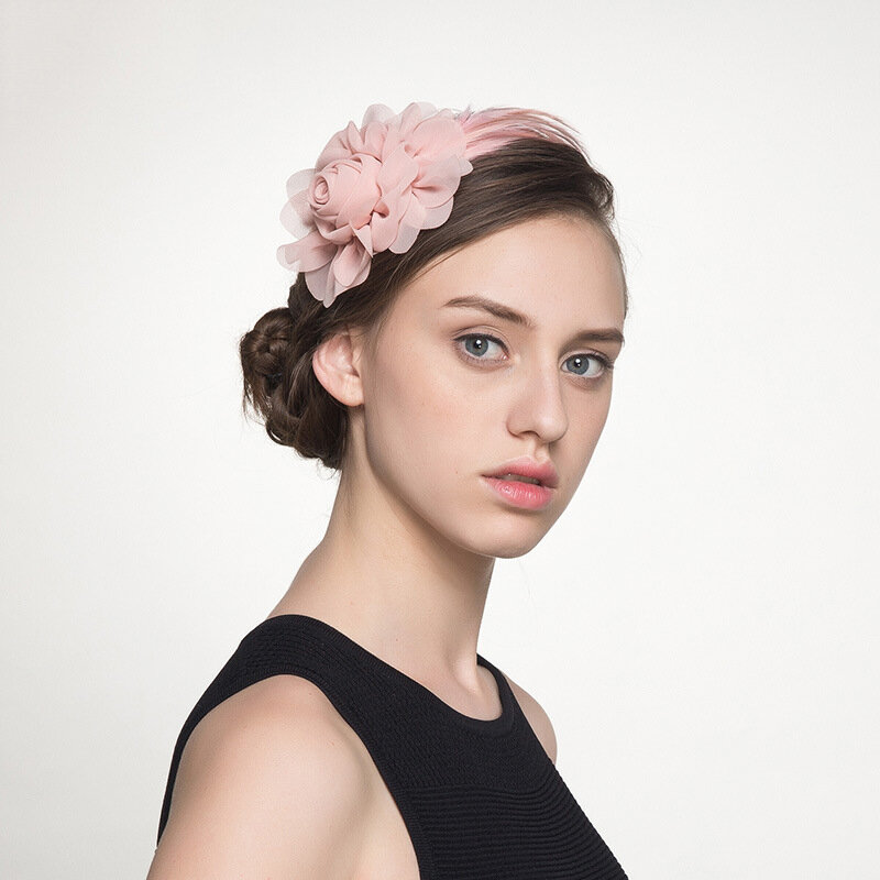 Nowe mody kwiaty stroik dla kobiet różowe pióra pałąk panie szyfonowa opaska do włosów nakrycia głowy wesele akcesoria do włosów