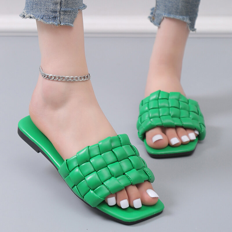 2023 nuove pantofole da esterno morbide intrecciate verdi per donna sandali piatti con punta quadrata donna Plus Size 43 infradito da spiaggia estive da donna