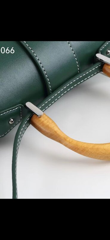 La nueva bolsa de sillín y el mango de madera son discretos, mano de obra perfecta, estilo elegante y retro, que simboliza la belleza del amor