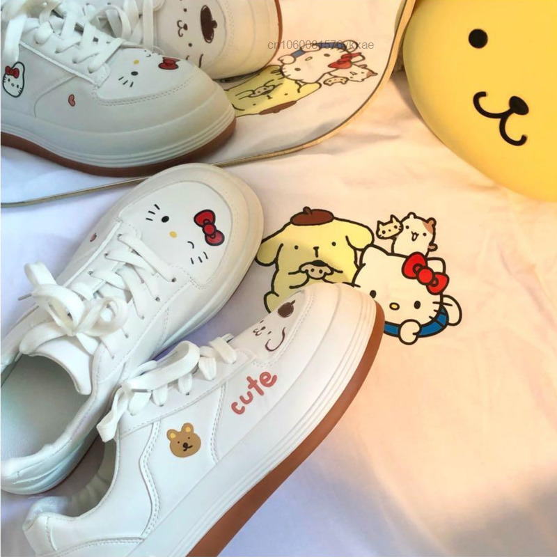 Sanrio-zapatos de Hello Kitty Kawaii para mujer, zapatillas de dibujos animados que combinan con todo, blancas, bonitas, con pompones, Purin, informales, Y2k