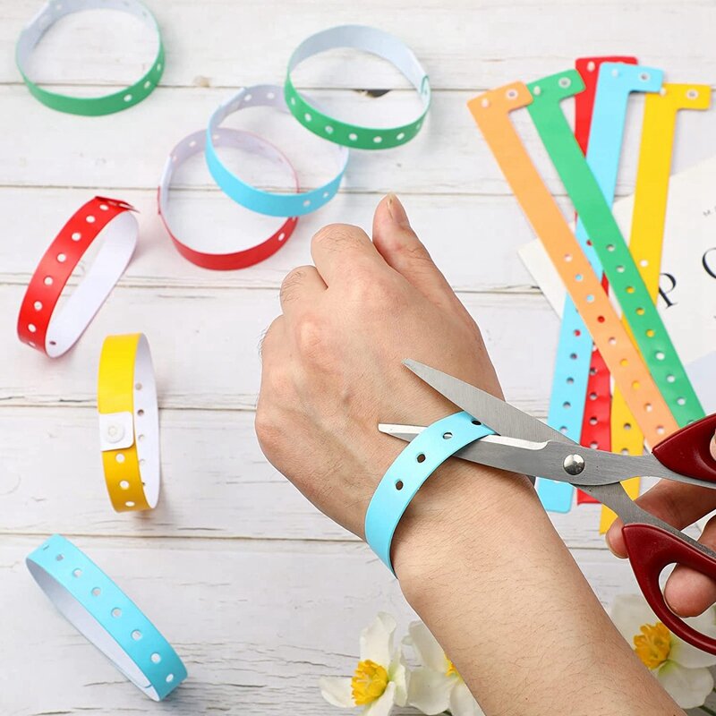 100 Pcs Plastic Wristbands Colorful Party Wristbands Event Wristbands Concert Carnival Themed Party 5 Colors