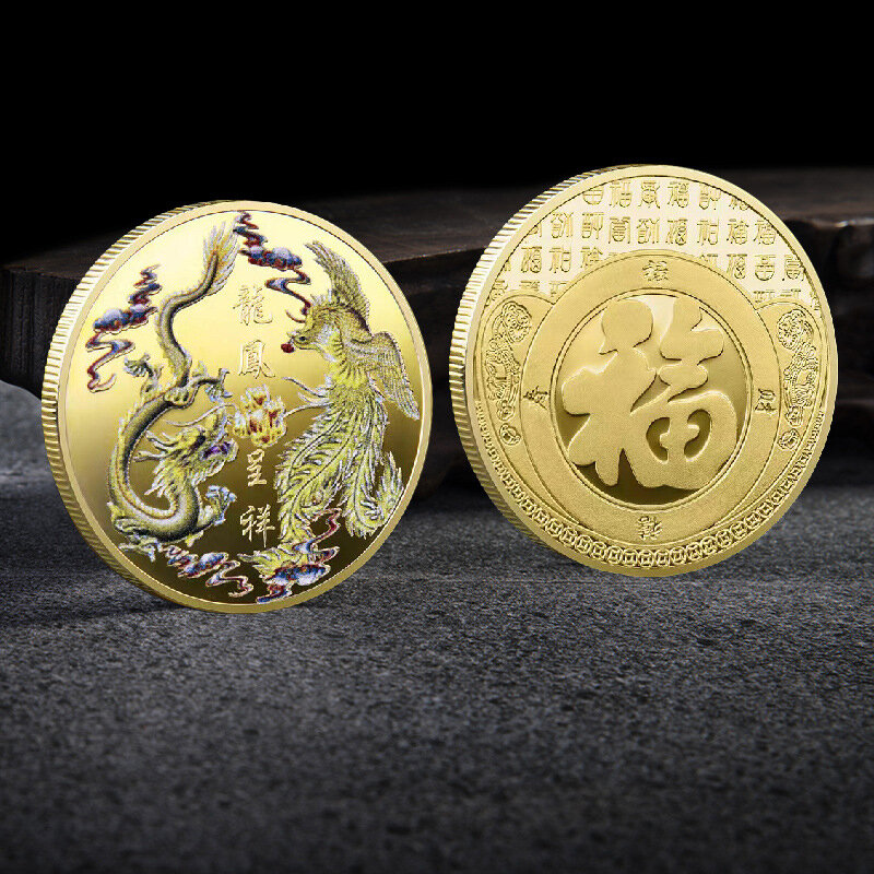 Moneda de plata de la cultura tradicional china traída por el dragón y el fénix oro pintado, símbolo de la buena fortuna
