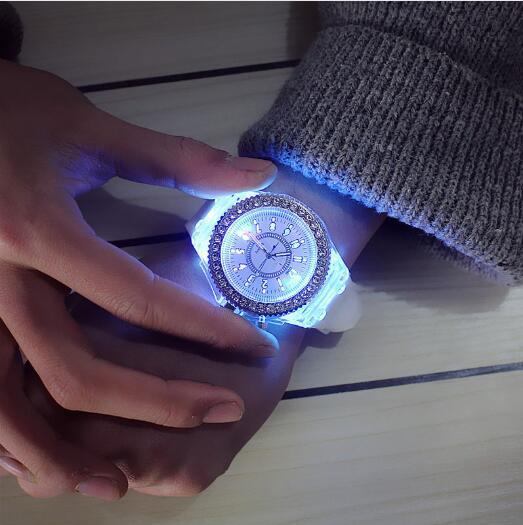 led Flash Luminous Watch Personality trends students lovers jellies woman men's watches 7 color light WristWatch bayan kol saati