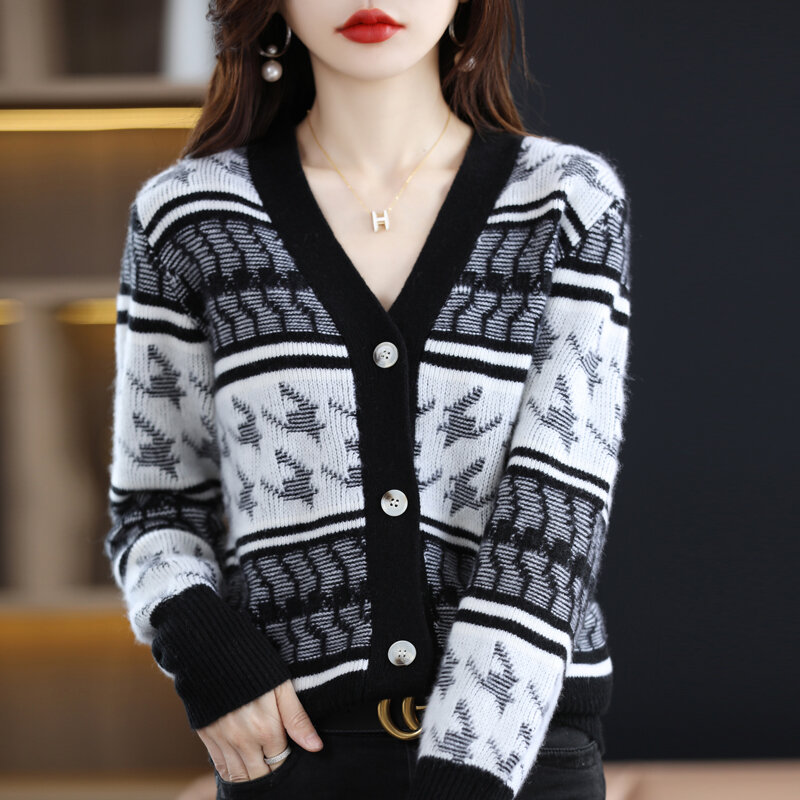 New Autumn And Winter Cashmere Cardigan Women's V-Neck Color Matching Long Sleeve Coat Sweater Padded Wool Knitted Jacket