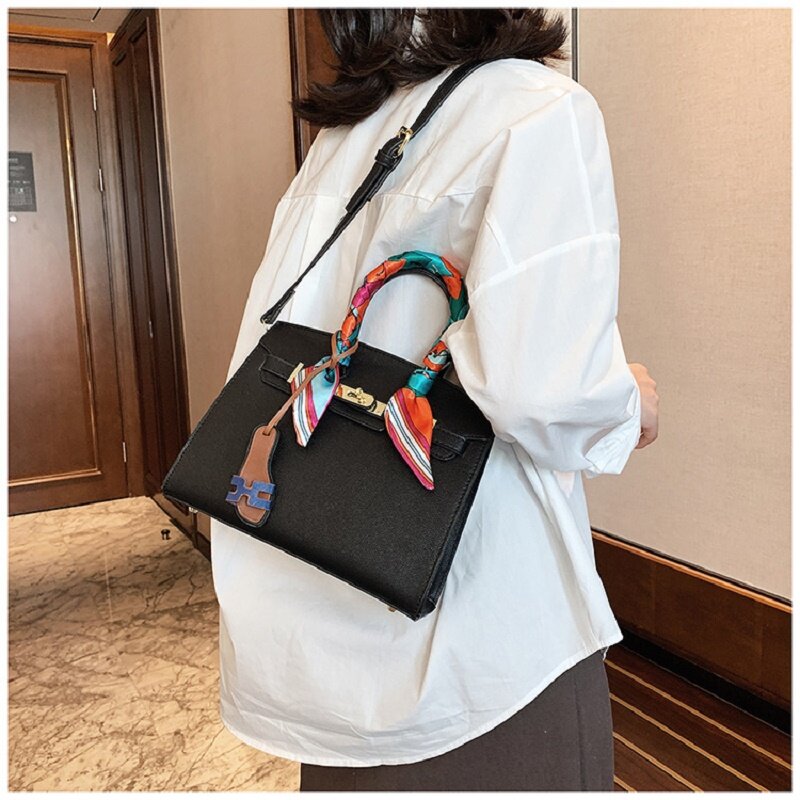 2022 das mulheres bolsa de ombro novo crossbody sacos para as mulheres cor sólida moda couro do plutônio cor sólida flip feminino mensageiro saco