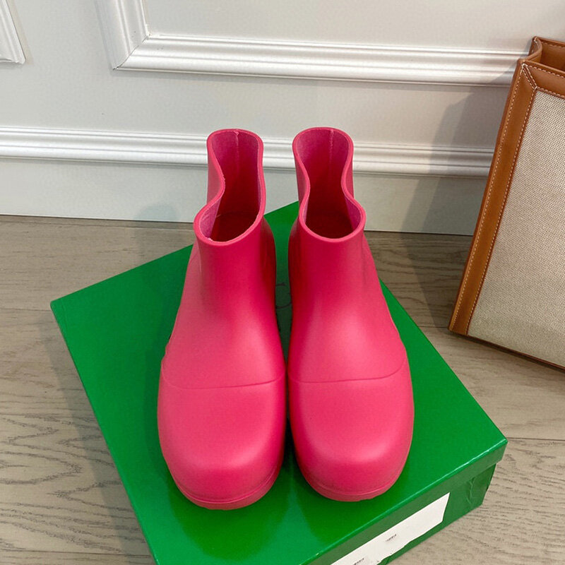Tamanho de pelúcia 34-45 unissex marca de luxo design feminino dedo do pé redondo doce cor botas de chuva tornozelo deslizamento em sapatos de tornozelo masculino
