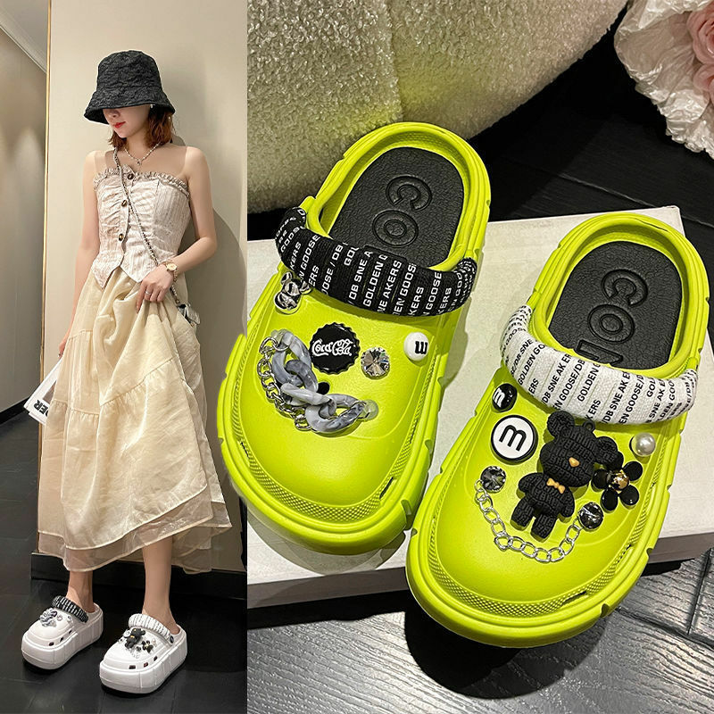 Zapatos con agujeros de oso y cadena para mujer, zapatillas antideslizantes de suela gruesa con dibujos animados, sandalias de dos prendas de vestir de verano, novedad de 2022