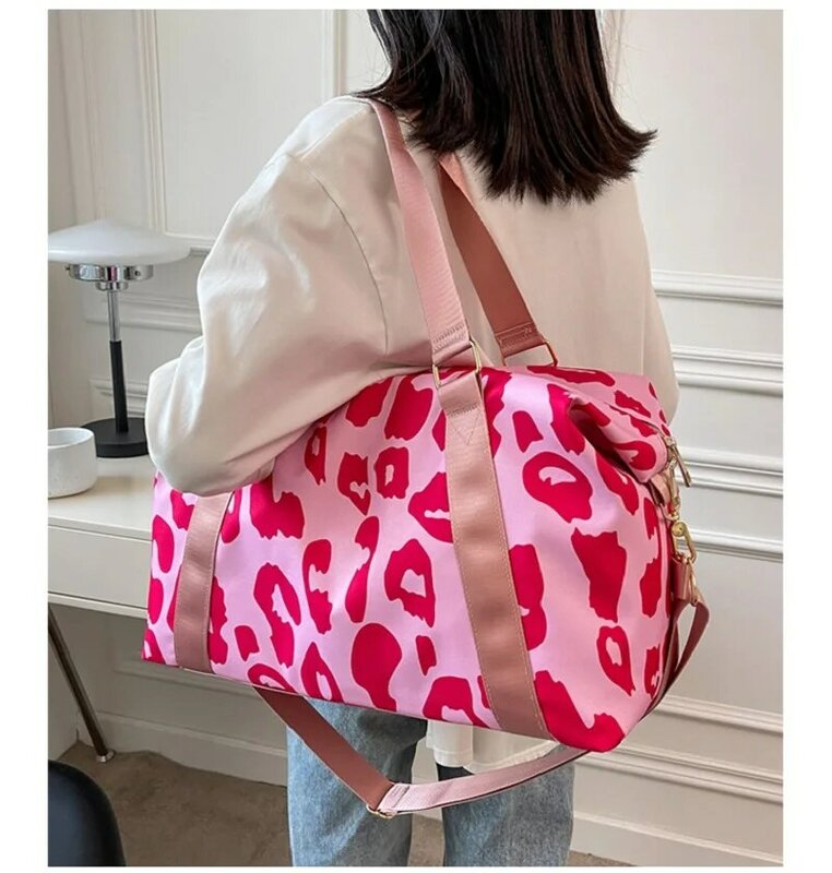 แฟชั่นลายเสือดาวสีชมพูพิมพ์ Weekender Duffle กระเป๋าผู้หญิงพรีเมี่ยมเดินทางขนาดใหญ่ค้างคืนกระเป๋า Tali Bahu