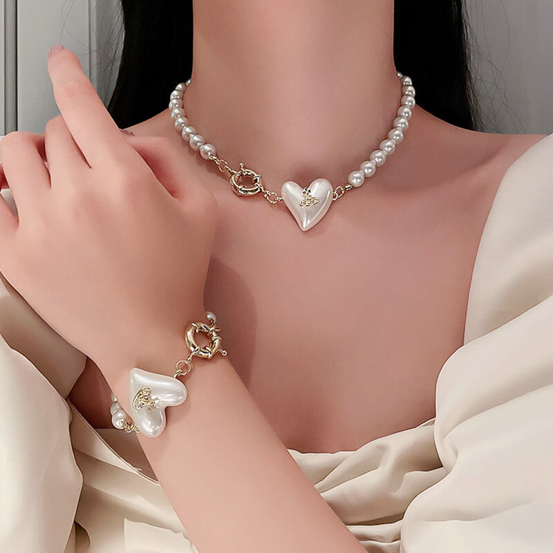 Personalità coreana collana di perle d'amore braccialetto collana di catena di clavicola di moda Net Celebrity Light Luxury Temperament Pendant