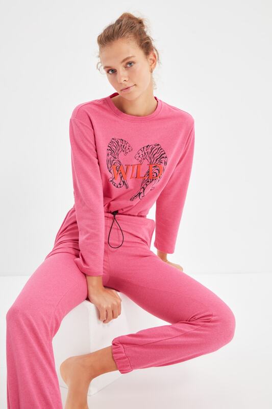 Trendyol Roze Recycle Stof Gebreide Gedrukt Pyjama Set THMAW22PT0238