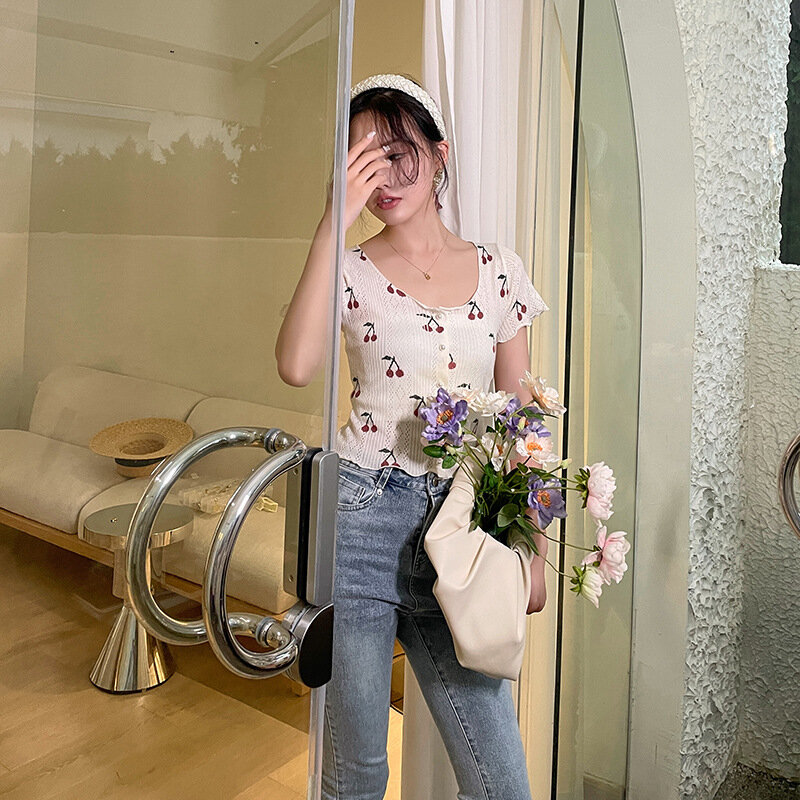 Atasan Lengan Pendek Sweater Ceri Musim Panas T-shirt Wanita Korea Musim Semi Dropship 2022 Produk Terlaris Queen Of Crop