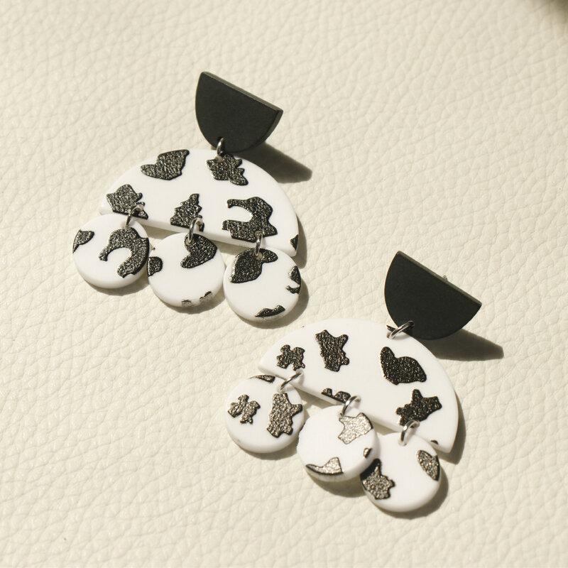 JUHU สีดำสีขาว Minimalist Dangle ต่างหูอินเทรนด์วัวที่ไม่ซ้ำกัน Polymer Clay Drop ต่างหูสำหรับผู้หญิง2022เสือดาวน่ารั...
