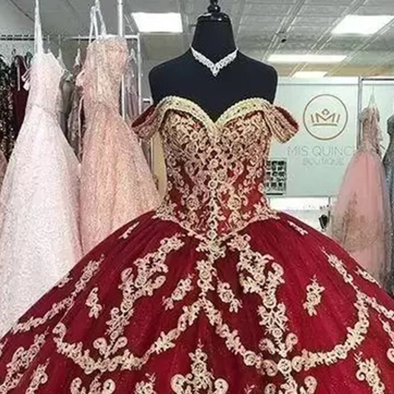 Bordowy księżniczka Quinceanera sukienki 2022 złote aplikacje Sweetheart Off ramię suknia słodkie 16 sznurowane Vestidos 15 Anos