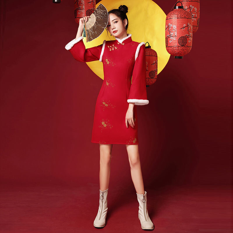 Pakaian Tahun Baru Bordir Tebal Wanita Musim Dingin Cheongsam Merah Gaun Qipao Pendek Lengan Panjang Gaun Tradisional Tiongkok