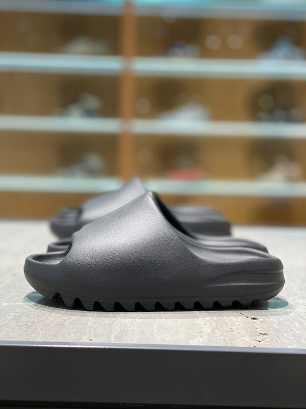 Sandal Luar Ruangan Musim Panas 2022 Slide Super Lembut Slide Pria Kualitas Asli Tanpa Bau Sandal Wanita Ukuran Besar 48 Pasir Tulang Murni